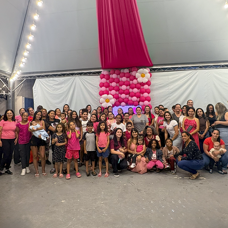 Cantinho realiza palestra sobre autoexame em ação do Outubro Rosa 